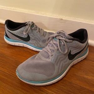 Women’s Nike tennis shoes